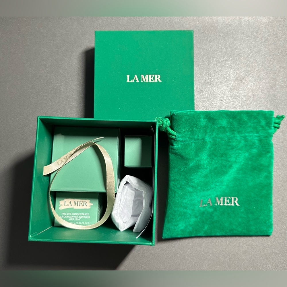 La Mer Four (4) Skincare Essentials and Signature Velveteen Pouch with Gift Box